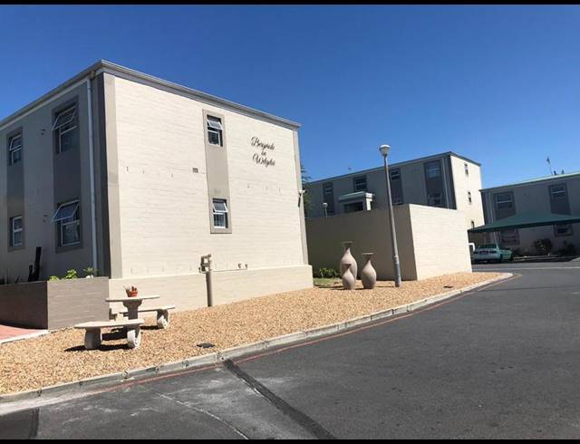 2 BEDROOM PROPERTY TO RENT IN VREDEKLOOF EAST